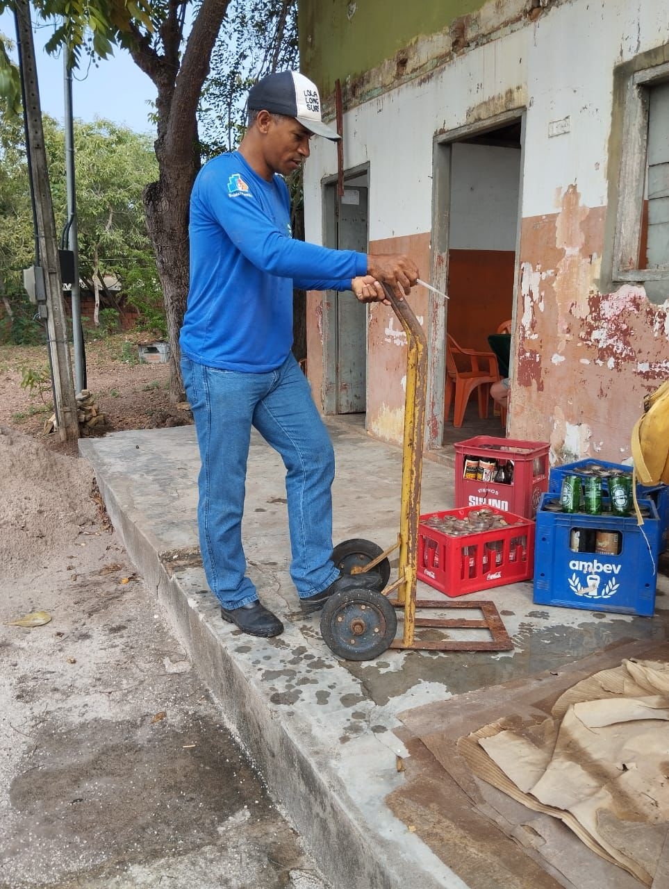 EQUIPE DE CONTROLE DE VETORES TRABALHA “PORTA A PORTA” CONTRA DENGUE