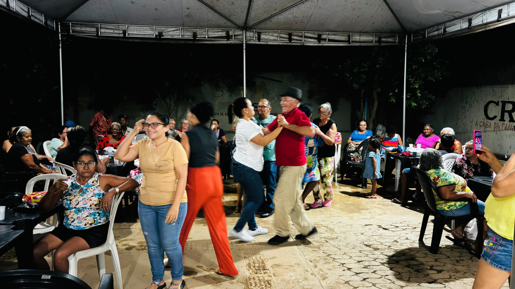 TERCEIRA IDADE SE DIVERTE DURANTE ENCONTRO CULTURAL DOS IDOSOS